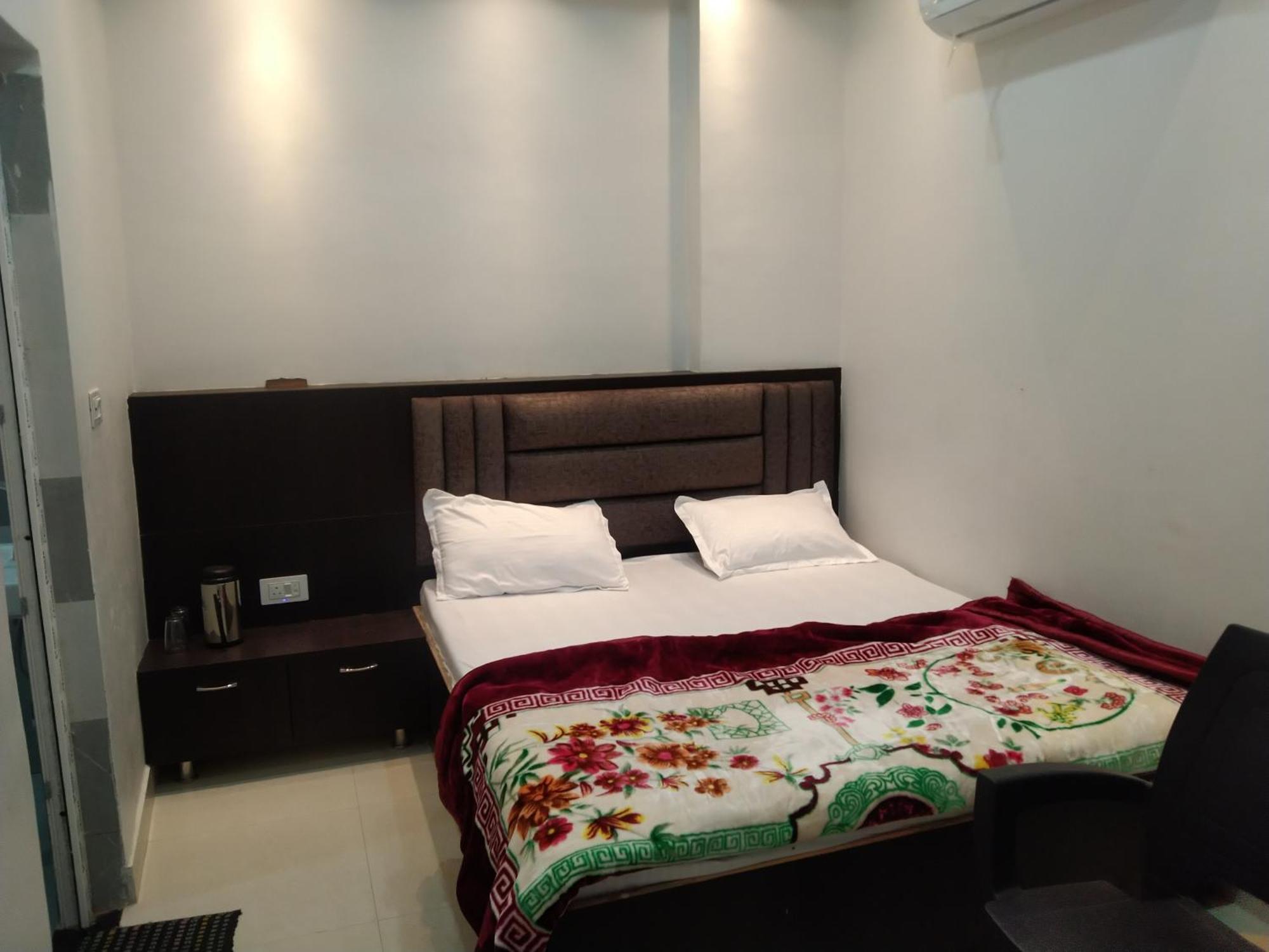Butterflyi Guest House - Near Kashi Vishwanath Temple - Booking Will Be Confirmed After Advance Only Varanasi Exterior photo