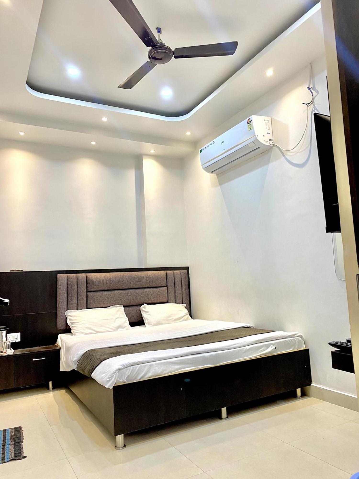 Butterflyi Guest House - Near Kashi Vishwanath Temple - Booking Will Be Confirmed After Advance Only Varanasi Exterior photo