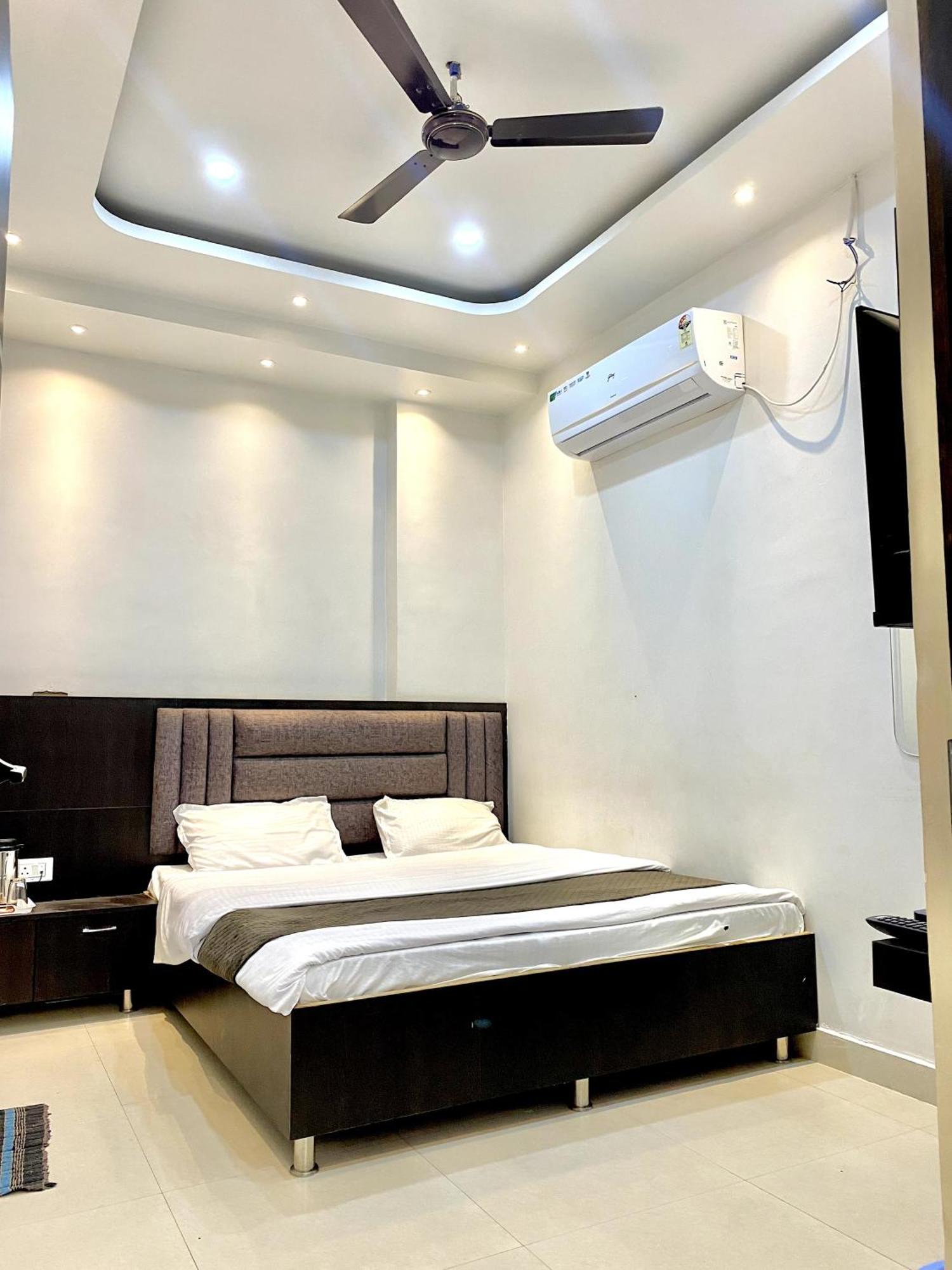 Butterflyi Guest House - Near Kashi Vishwanath Temple - Booking Will Be Confirmed After Advance Only Varanasi Exterior photo